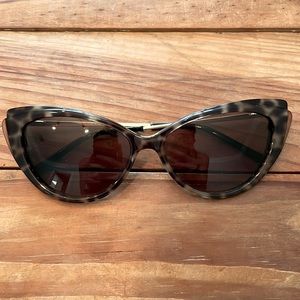 Cat eye Yves Saint Laurent Sunglasses